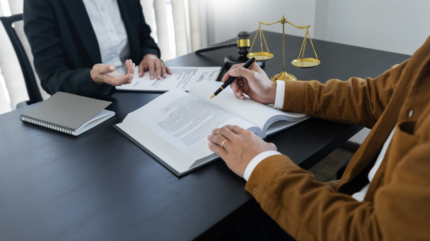 Choosing the Right Personal Injury Attorney in New York - Henof