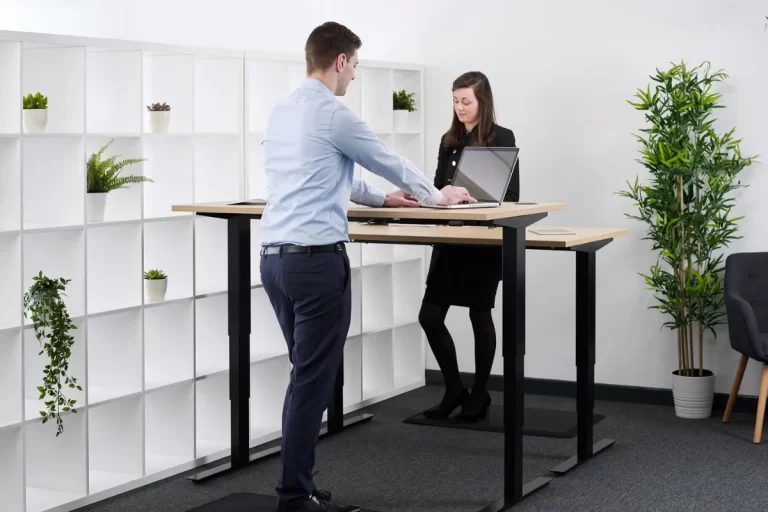 Title: How an office standing desk can increase productivity and reduce absenteeism