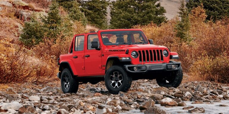 Elevate Your Adventure: Essential 4×4 Accessories for the Off-Road Enthusiast