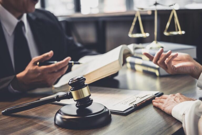 The Role of a Car Accident Lawyer in Proving Fault 