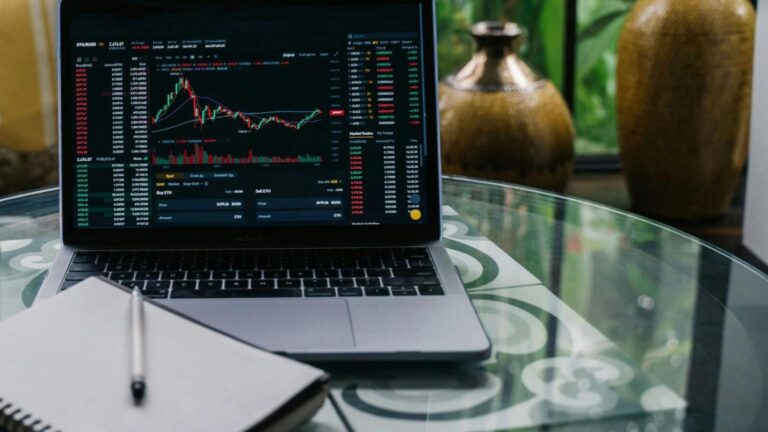 Stock Market Holidays: When the Markets are Closed & How it Affects Trading